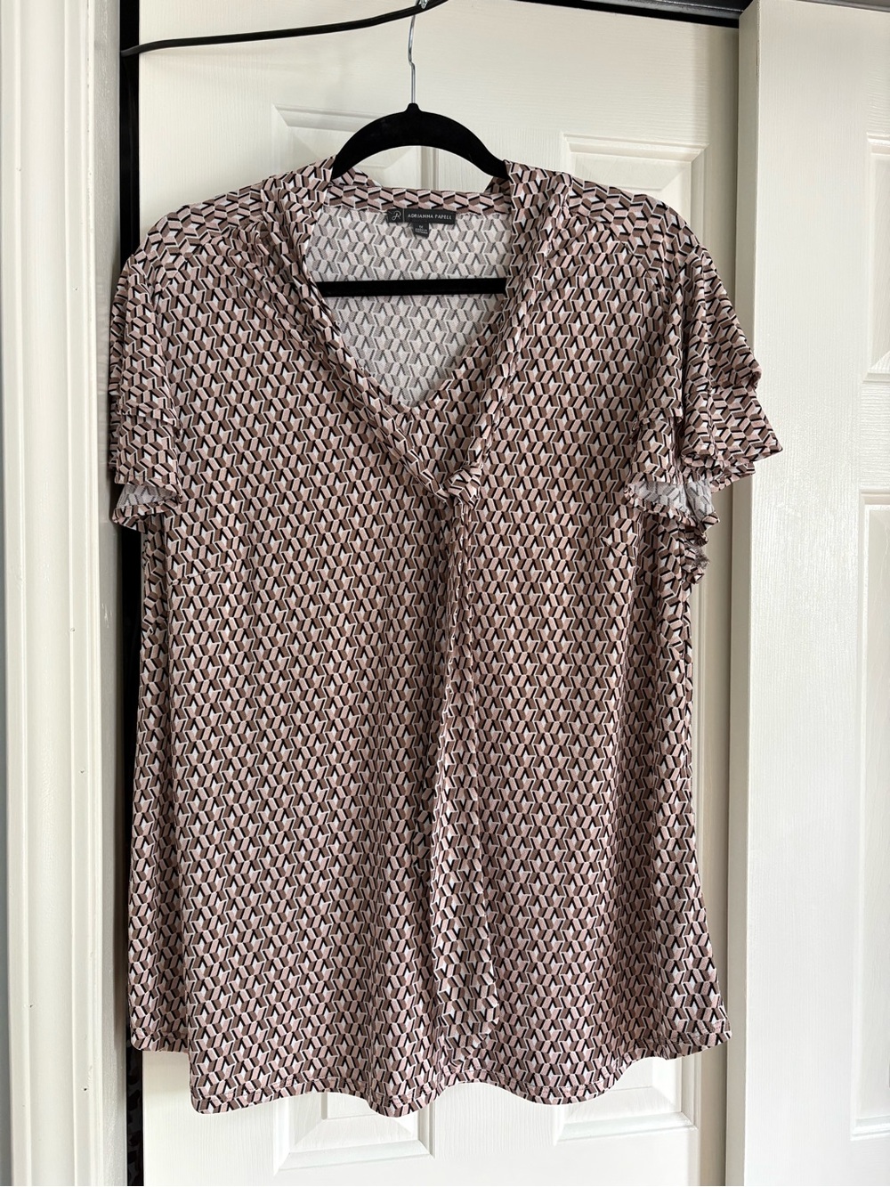 Adrianna Papell Pink Geometric V-Neck Short Sleeve Blouse